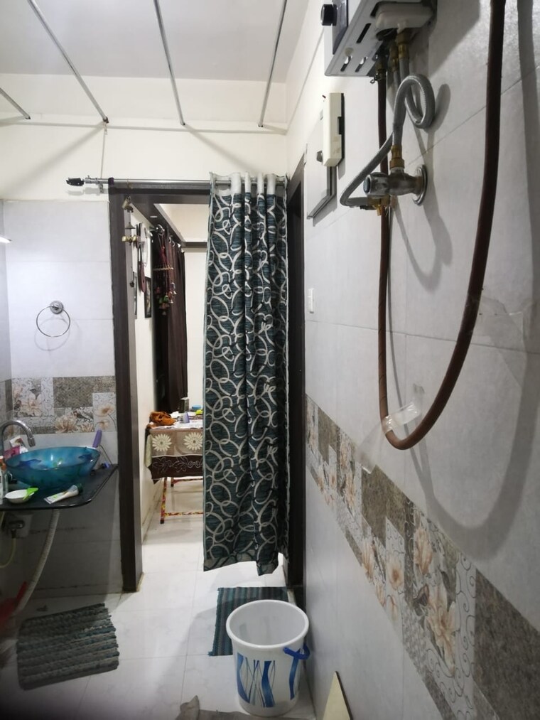 Bathroom, bhusari colony 2 Bedroom 900 Sq.Ft. Apartment In Bhusari Colony Pune 9272857