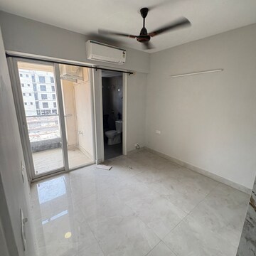 Room in 2 BHK Apartment at Signature Global City, Sector 37d – for Rent