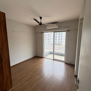 Room in 2 BHK Apartment at Signature Global City, Sector 37d – for Rent