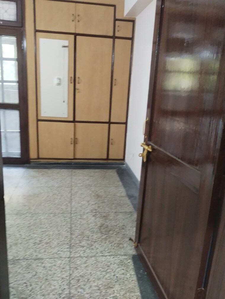 Room, ip extension 3 Bedroom 1400 Sq.Ft. Apartment In Ip Extension Delhi 9272888