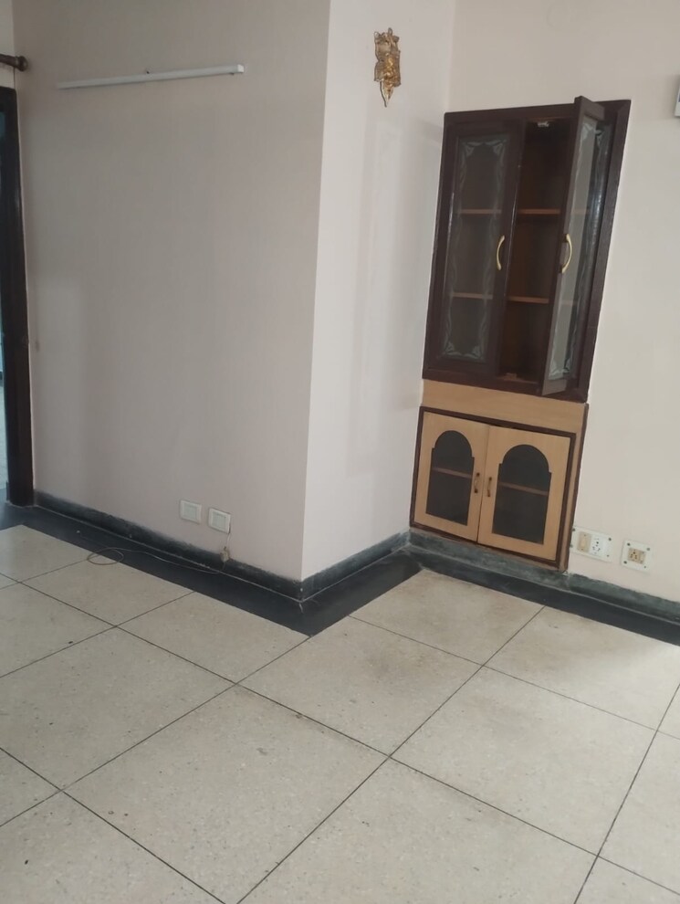 Room, ip extension 3 Bedroom 1400 Sq.Ft. Apartment In Ip Extension Delhi 9272888