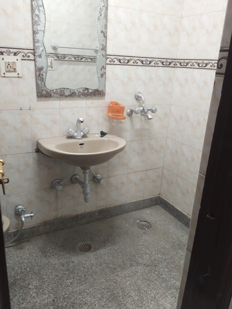 Bathroom, ip extension 3 Bedroom 1400 Sq.Ft. Apartment In Ip Extension Delhi 9272888