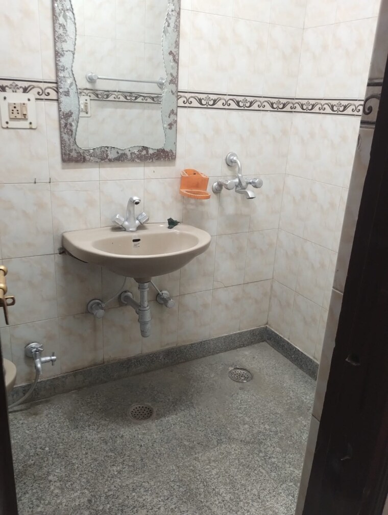 Bathroom, ip extension 3 Bedroom 1400 Sq.Ft. Apartment In Ip Extension Delhi 9272888