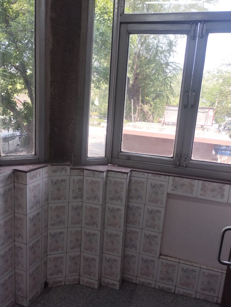 Room, ip extension 3 Bedroom 1400 Sq.Ft. Apartment In Ip Extension Delhi 9272888