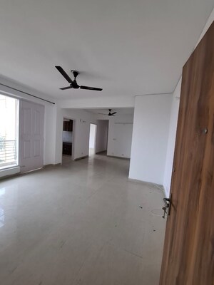Room in 3 BHK Apartment at Tulip White, Sector 69 – for Rent