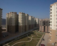 5 BHK + Servant Room Apartment For Sale in Gulmohur Garden