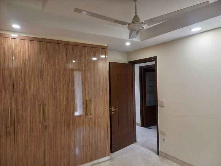 Room, greater kailash part 3 3 Bedroom 217 Sq.Yd. Builder Floor In Greater Kailash Part 3 Delhi 9272910