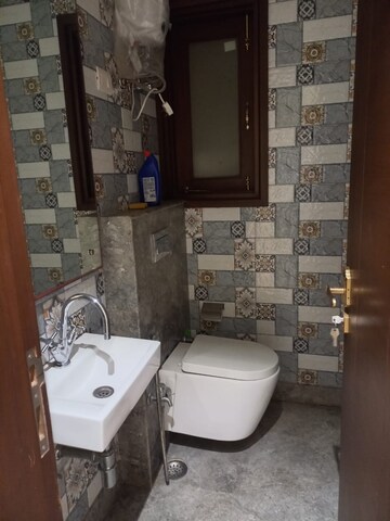 Bathroom in 3 BHK Builder Floor at Greater Kailash Part 3 – for Rent