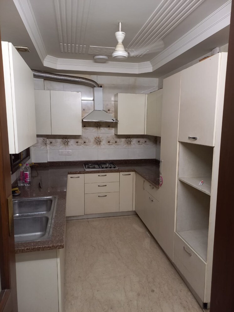 Kitchen, greater kailash part 3 3 Bedroom 217 Sq.Yd. Builder Floor In Greater Kailash Part 3 Delhi 9272910
