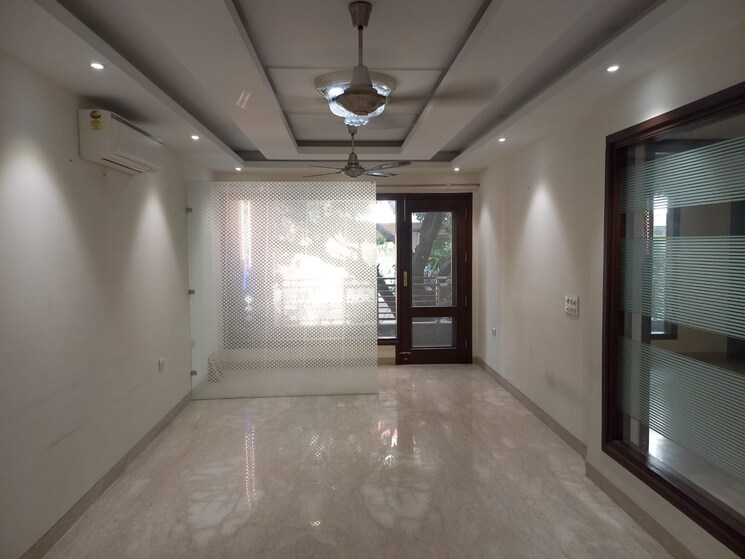 Room, greater kailash i 4 Bedroom 300 Sq.Yd. Builder Floor In Greater Kailash I Delhi 9273025