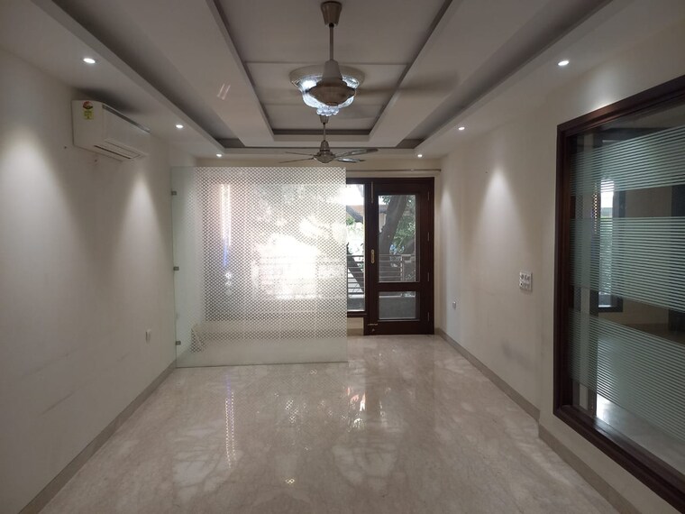 Room, greater kailash i 4 Bedroom 300 Sq.Yd. Builder Floor In Greater Kailash I Delhi 9273025
