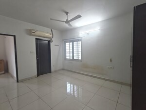 Room in 3 BHK Apartment at Rainbow Vistas, Hi Tech City – for Rent
