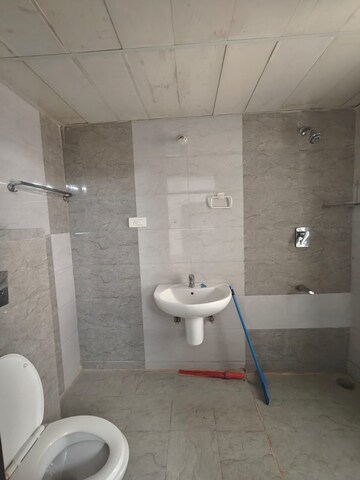Bathroom in 3 BHK Apartment at Rainbow Vistas, Hi Tech City – for Rent