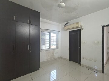 Room in 3 BHK Apartment at Rainbow Vistas, Hi Tech City – for Rent