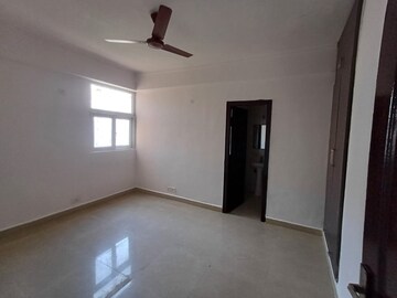 Room in 3 BHK Apartment at Amrapali Platinum, Sector 119 – for Rent