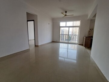 Room in 3 BHK Apartment at Amrapali Platinum, Sector 119 – for Rent