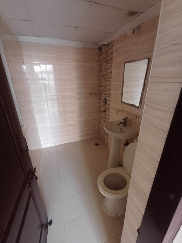Bathroom, amrapali-platinum 3 Bedroom 1495 Sq.Ft. Apartment In Sector 119 Noida 9272963
