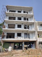 4 BHK + Pooja Room,Servant Room 300 Sq.Yd. Builder Floor in Parklands