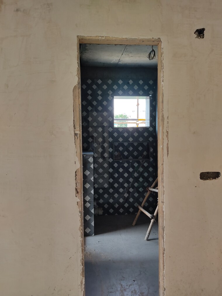 Bathroom, parklands 4 Bedroom 300 Sq.Yd. Builder Floor In Sector 85 Faridabad 9272995