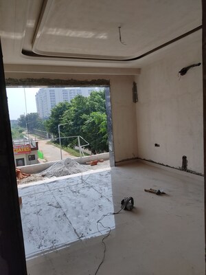 Room in 4 BHK Builder Floor at Parklands, Sector 85 – for Sale