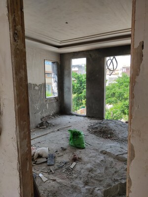 Room in 4 BHK Builder Floor at Parklands, Sector 85 – for Sale