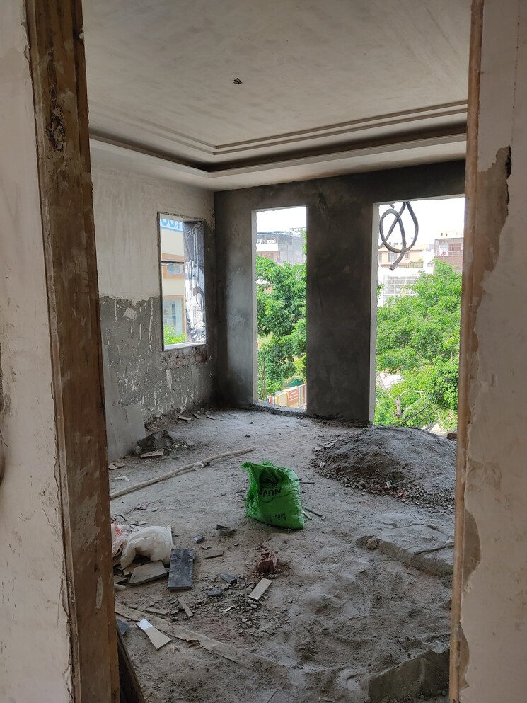 Room, parklands 4 Bedroom 300 Sq.Yd. Builder Floor In Sector 85 Faridabad 9272995