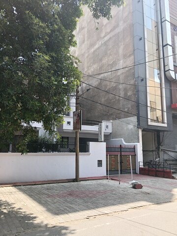 6+ BHK Independent House For Sale in Aliganj