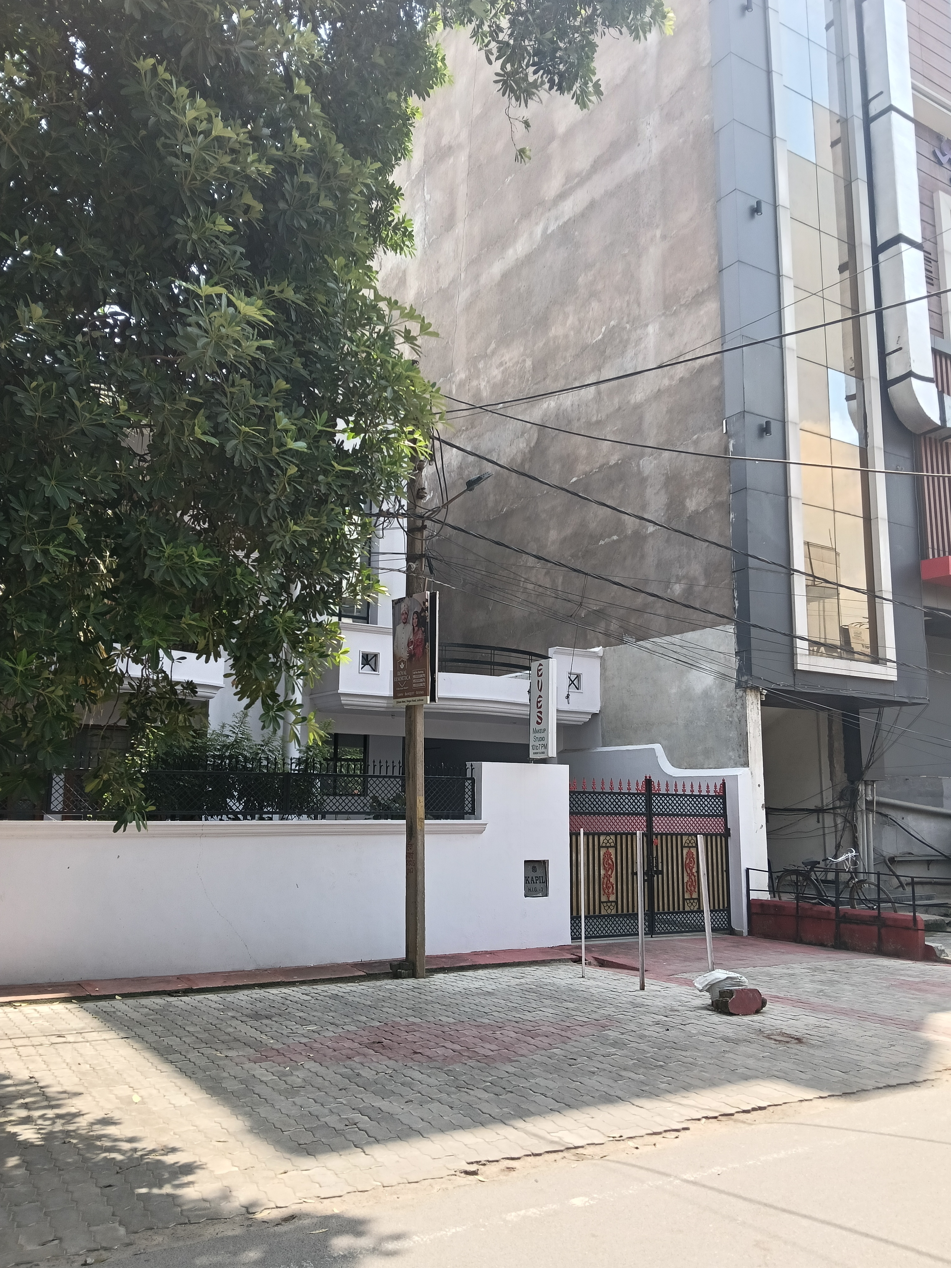 6+ BHK + Study Room Independent House For Sale in Aliganj