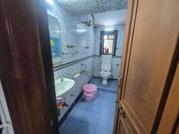 Bathroom in  Pg at Malad West – for Rent