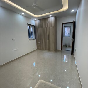 Room in 4 BHK Apartment at Kalkaji – for Sale