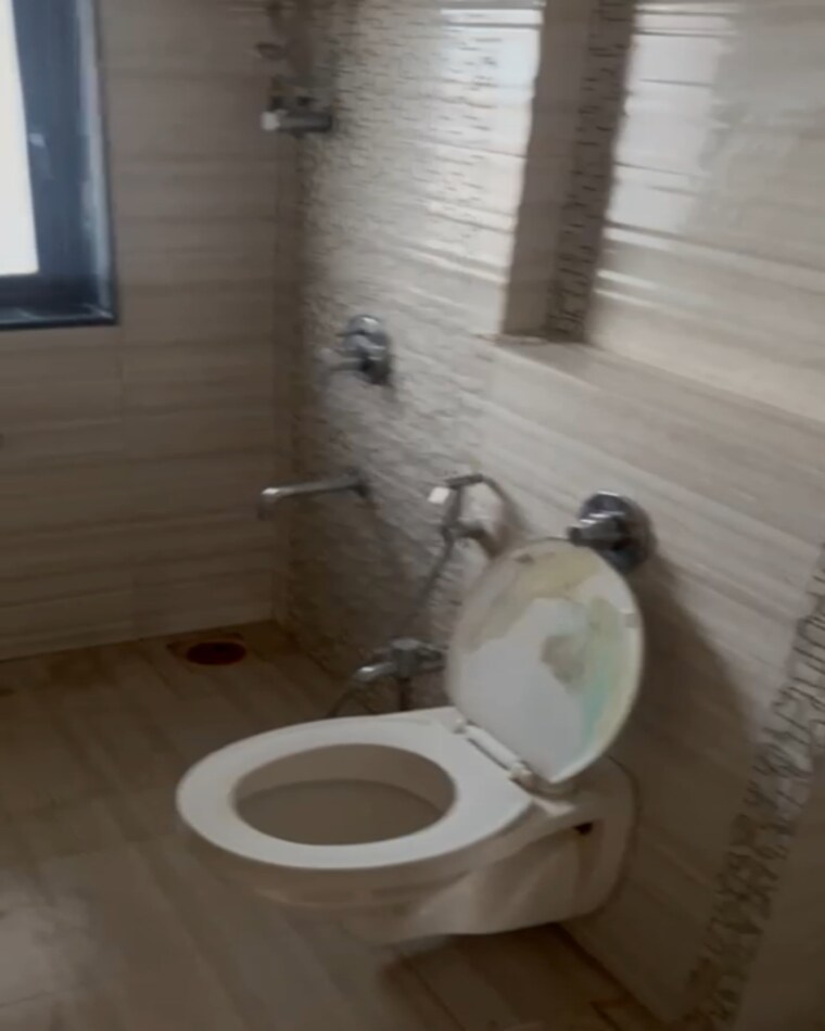 Bathroom, swastik-park 2 Bedroom 910 Sq.Ft. Apartment In Chembur Mumbai 9273034