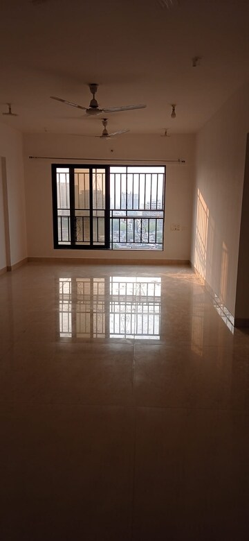 Room in 2 BHK Apartment at Nidhaan Clover B, Govandi East – for Rent