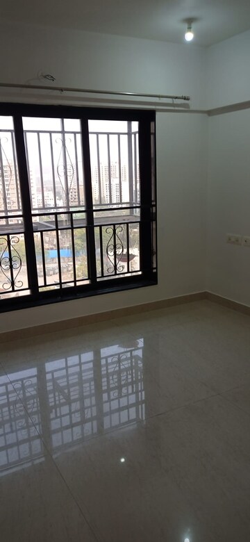 Room in 2 BHK Apartment at Nidhaan Clover B, Govandi East – for Rent