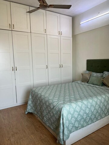 Bedroom in 2 BHK Apartment at Movie Tower, Andheri West – for Rent