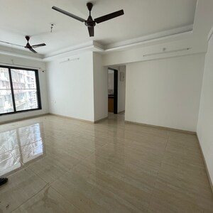 Room in 2 BHK Apartment at Malad East – for Rent