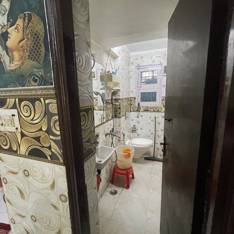 Bathroom, kalkaji 3 Bedroom 1600 Sq.Ft. Apartment In Kalkaji Delhi 9273063