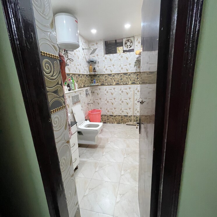 Bathroom, kalkaji 3 Bedroom 1600 Sq.Ft. Apartment In Kalkaji Delhi 9273063