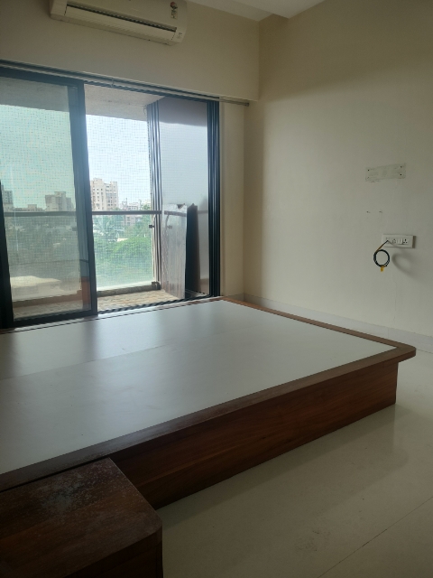 3 BHK Apartment For Sale in Rustomjee Elita