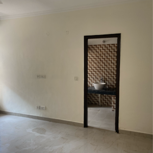 Room in 3 BHK Apartment at Maya Garden City, Nagla Road – for Sale