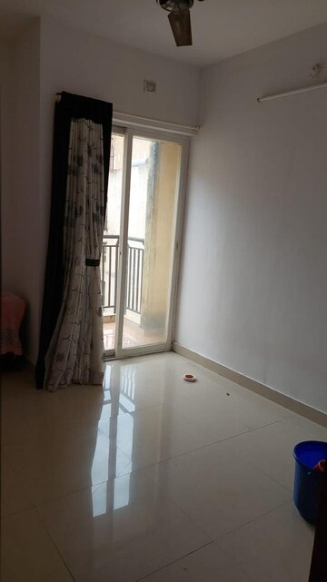 Room in 2 BHK Apartment at DB Orchid Ozone, Dahisar East – for Rent