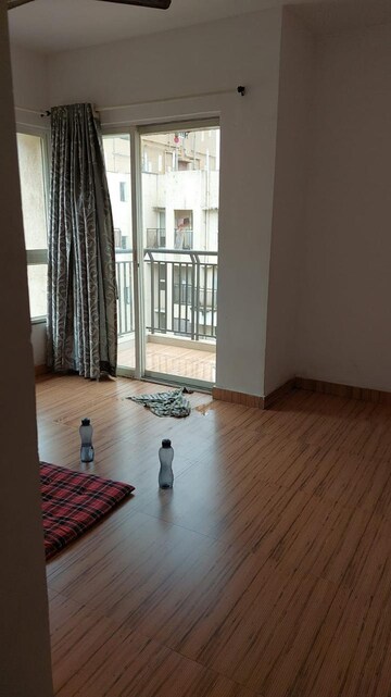 Room in 2 BHK Apartment at DB Orchid Ozone, Dahisar East – for Rent