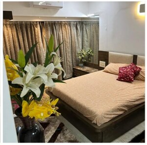 Master Bedroom in 3 BHK Apartment at Lokhandwala Complex, Andheri West – for Rent