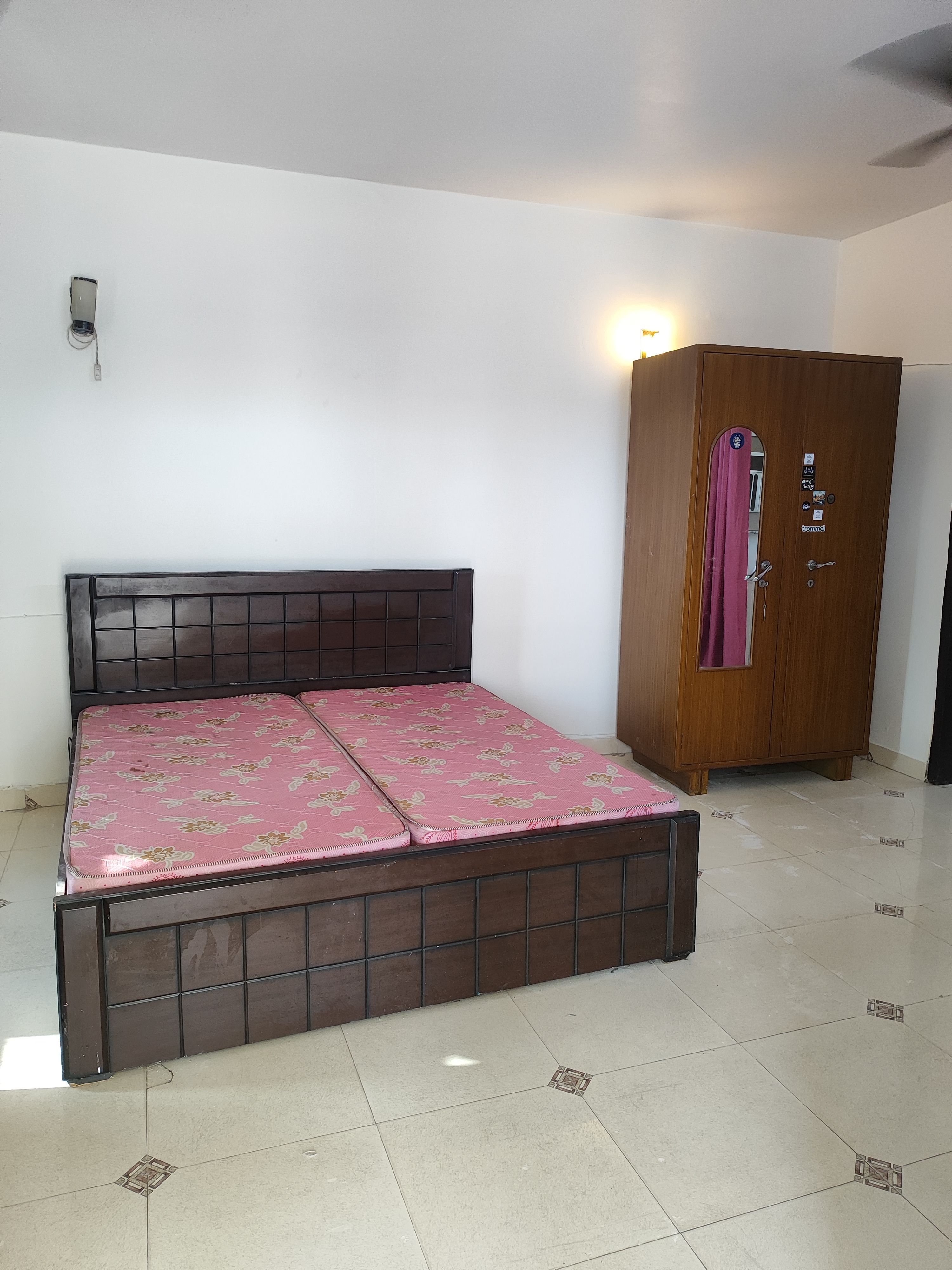 1 Rk  + Servant Room 460 Sq.Ft. Villa in RWA Apartments Sector 30
