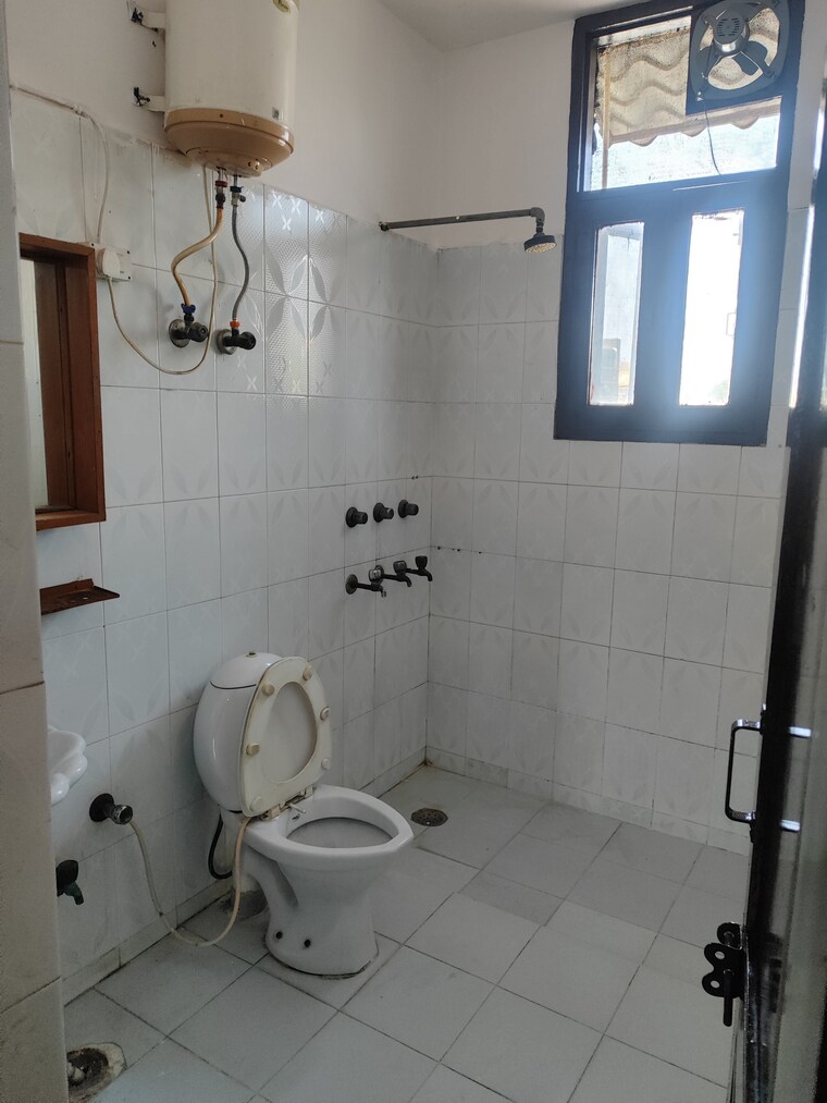 Bathroom, rwa-apartments-sector-30 1 RK 460 Sq.Ft. Villa In Sector 30 Noida 9273153