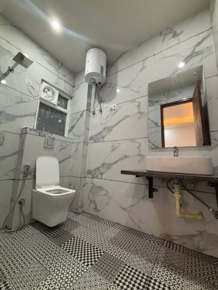 Bathroom, freedom fighters enclave 1 Bedroom 600 Sq.Ft. Apartment In Freedom Fighters Enclave Delhi 9273157