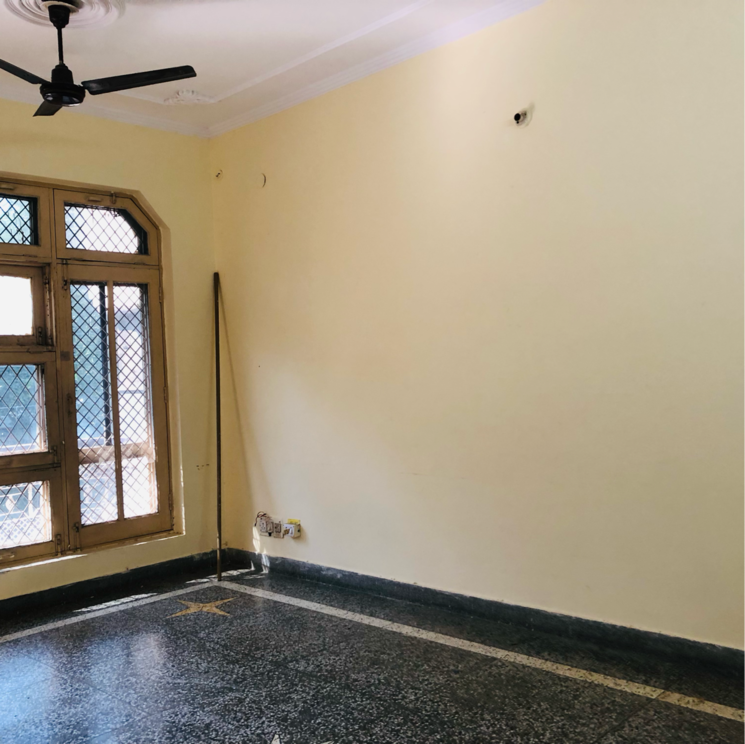 Room, sector 21 2.5 Bedroom 1200 Sq.Ft. Villa In Sector 21 Gurgaon 9273289