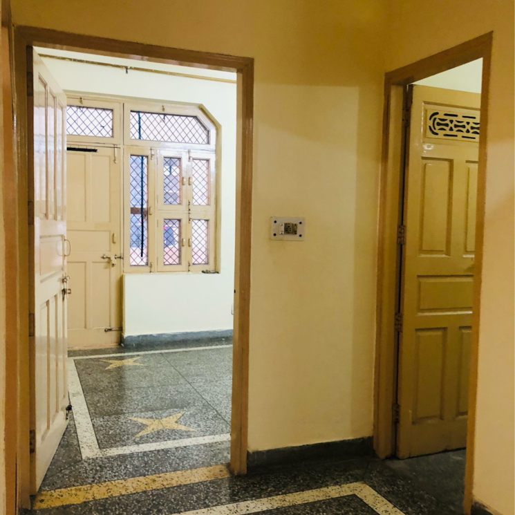 Room, sector 21 2.5 Bedroom 1200 Sq.Ft. Villa In Sector 21 Gurgaon 9273289