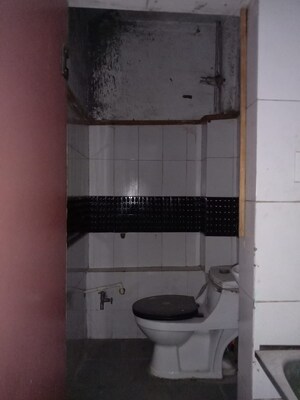Bathroom in 1.5 BHK Apartment at Adchini – for Rent