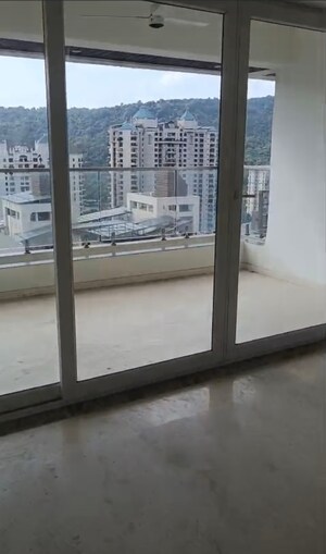 Room in 4 BHK Apartment at Raunak Viraj Tower , Pokhran Road No Two – for Rent