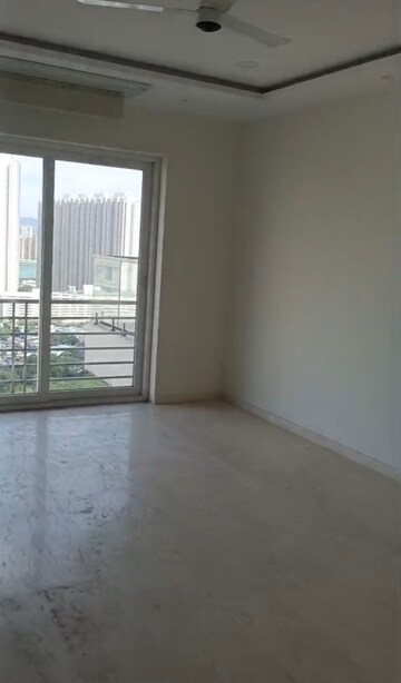 Room in 4 BHK Apartment at Raunak Viraj Tower , Pokhran Road No Two – for Rent